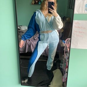Missguided 2 piece set - US size 6 but fits like a 2 -joggers and cropped zipup